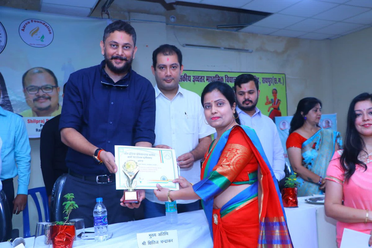 RaipurAipc's tweet photo. #AipcRaipur team in collaboration wid #AarnaFoundation Celebrate teachers day at Govt School,Amlidih,Raipur.Our State Prez @Kshitij_Dau ji  VP @pratyushh ji was also present dere &amp;  honoured the teachers of the school! https://t.co/tltjEhD8tZ