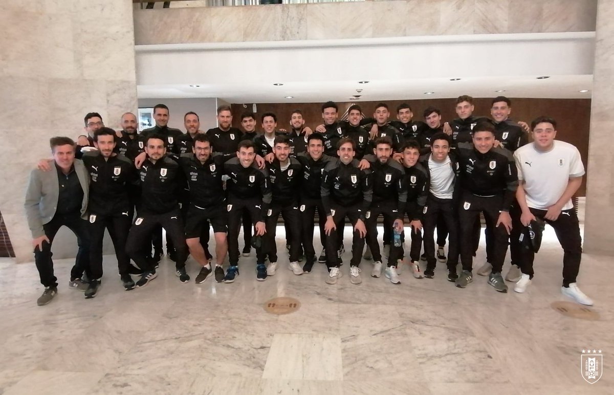 🤝🏼 ¡𝑻𝒐𝒅𝒐𝒔 𝒖𝒏𝒊𝒅𝒐𝒔!

Las selecciones mayor y sub-20, vuelven hoy al país, tras haber representado a Uruguay en la CONMEBOL Liga Evolución Zona Sur en Paraguay.

¡Gracias, muchachos! 💪🏼🇺🇾

#ElEquipoQueNosUne