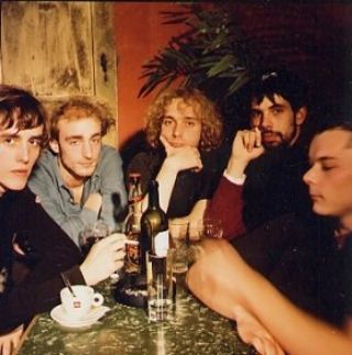 Nonkel_Muziek's tweet photo. Absynthe Minded in 2004. Ze verloren de finale van Humo's Rock Rally van The Van Jets. Het begon in 99 met Bert Ostyn die er in 2002 een band bij haalde. Ondertussen schiet enkel Ostyn nog over, omringd met nieuwe muzikanten. #absyntheminded #ikluisterbelgisch #nonkelmuziek https://t.co/g09MA0v6Md