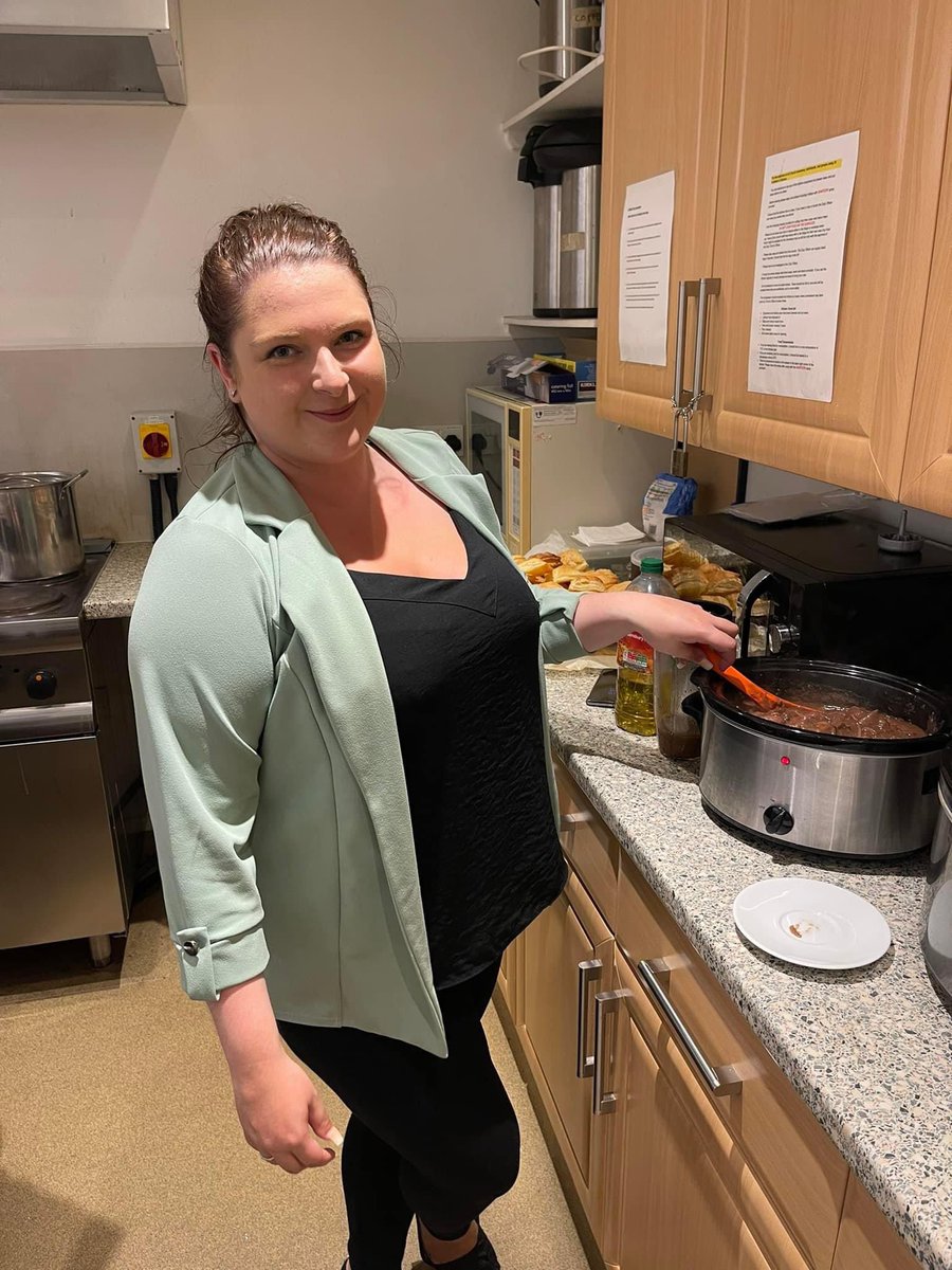 Another fantastic effort from the #volunteers of our partner #charity <a href="/STEPSTOHOPEsc/">Steps to Hope</a> this Monday evening at St Cuthbert’s <a href="/churchscotland/">Church of Scotland</a> #Edinburgh serving 50 of our #homeless guests. Stay safe fine folk X