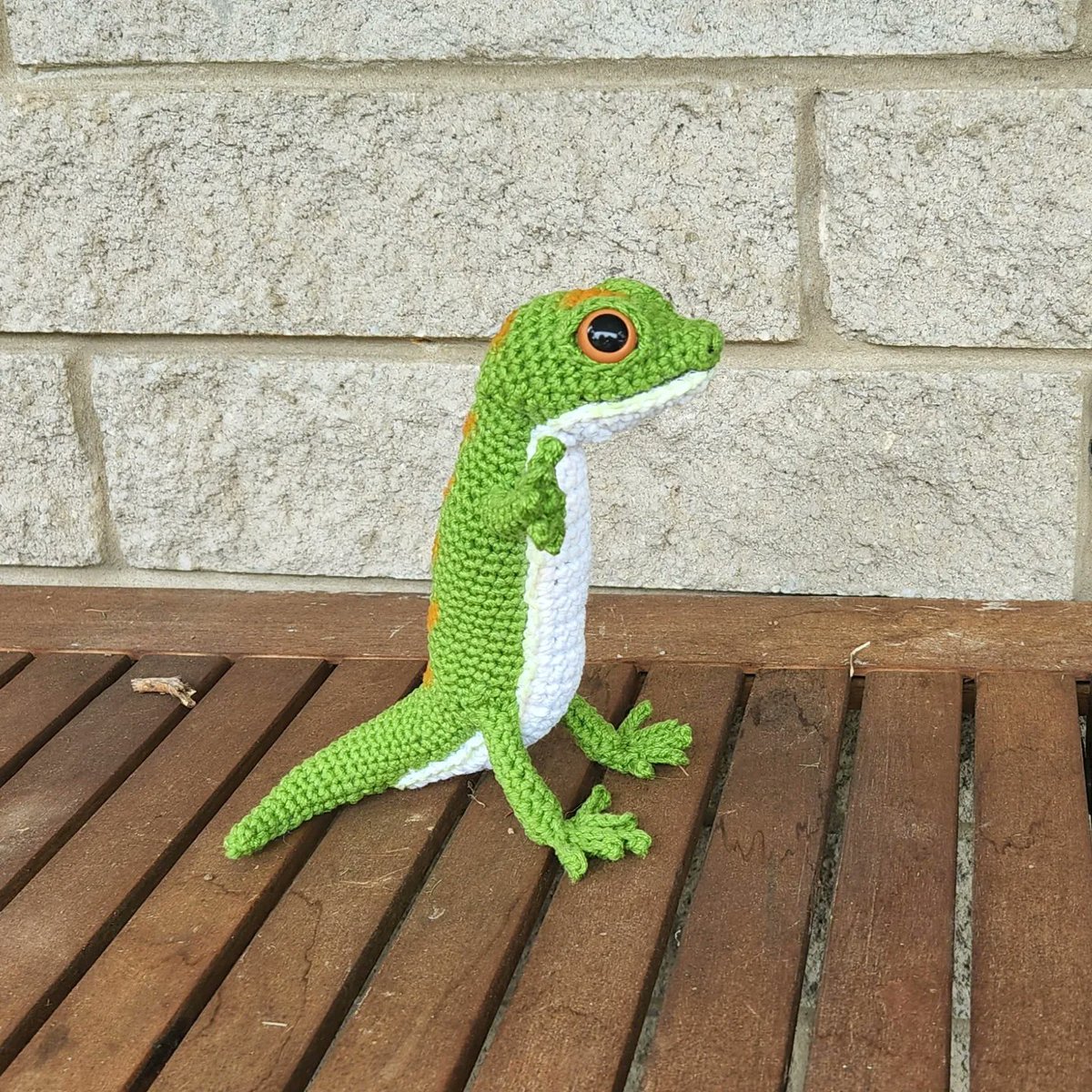 WoofterCrafting's tweet photo. A friend recently asked for a crocheted Geico Gecko so this is my attempt at the little guy. I used the Gayle the Gecko pattern designed by @critteriffic_crochet and 4 ply worsted 24/7 Lion Brand cotton yarn in grass and white. 
#amigurumi #crochet #lionbrandyarn #geicogecko https://t.co/5bWdGAoiLy