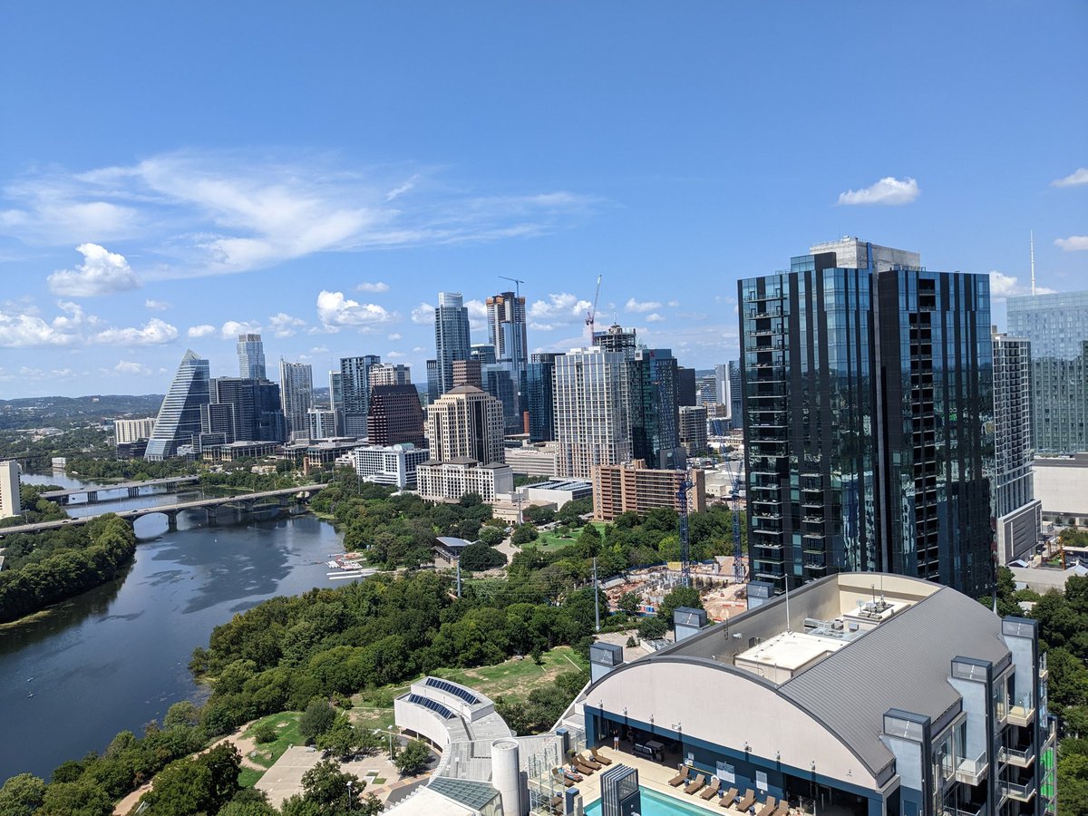 rophilogene's tweet image. Just arrived in Austin with @Albanetnl and @MorganPerry_ 🇺🇲 😍 #TeamQovery - D-2 before #developerweekcloud