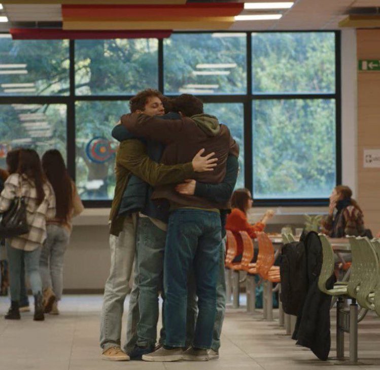 contrabbandieri's tweet photo. sono passate 5 stagioni e sono arrivati nuovi personaggi, 
ma un pezzo di Skam Italia sarà solo ed eternamente loro.💛
#skamitalia5 #skamitalia https://t.co/k8qCWFvu1c