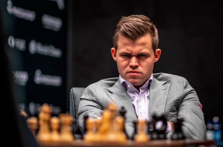 Robię 🧵, by łatwiej było śledzić Wam rozwój sytuacji. Nie pogardzę RT🔁

Magnus Carlsen pierwszy raz w historii wycofał się z turnieju w jego trakcie. Internet grzmi o oszustwie ze strony przeciwnika - Hansa Niemanna