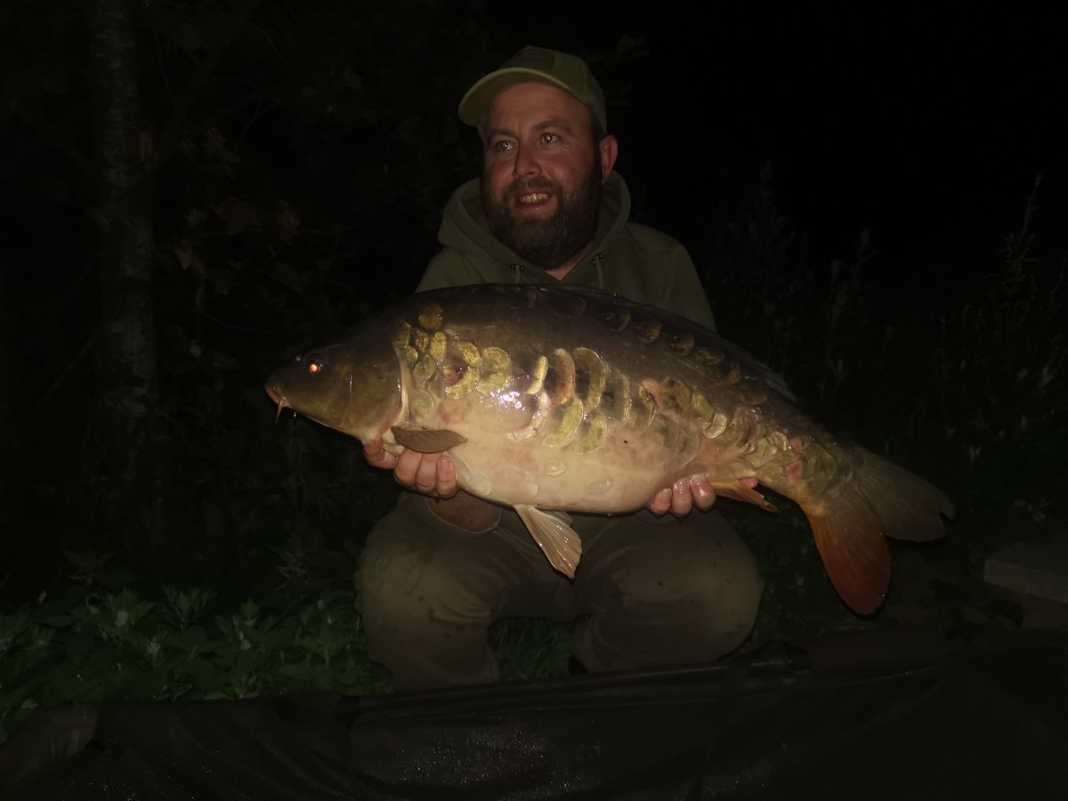 boulter_andrew's tweet photo. Solid bag fished with a cell wafter doing the business on the weekend #mainlinebaitsofficial #mainlinebaits #ridgemonkey https://t.co/5qyEg3Rgfc