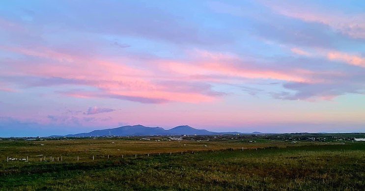 NuntonHH's tweet photo. The Benbecula sky was stunning last night. 💛

#nuntonhousehostel #isleofbenbecula #outerhebrides #visitscotland #visitouterhebrides  #scottishhostels #lovetheouterhebrides https://t.co/ZbuF98OiUm