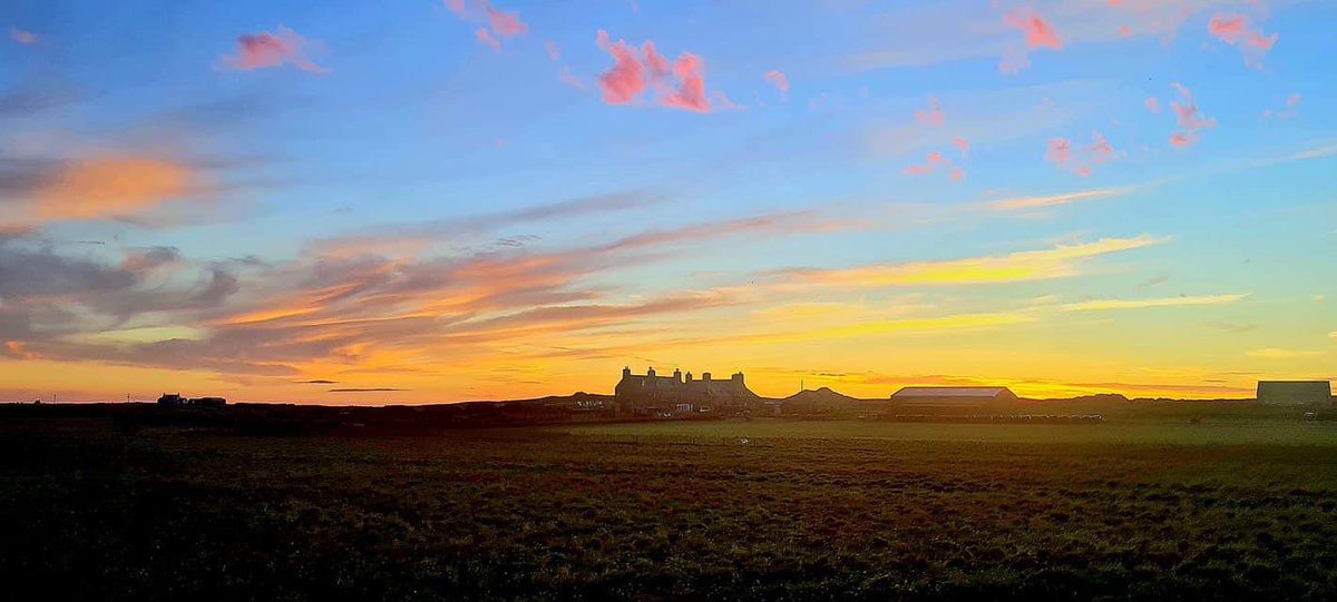 NuntonHH's tweet photo. The Benbecula sky was stunning last night. 💛

#nuntonhousehostel #isleofbenbecula #outerhebrides #visitscotland #visitouterhebrides  #scottishhostels #lovetheouterhebrides https://t.co/ZbuF98OiUm