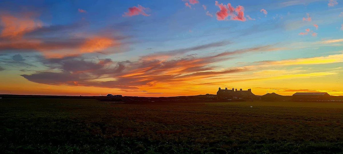 NuntonHH's tweet photo. The Benbecula sky was stunning last night. 💛

#nuntonhousehostel #isleofbenbecula #outerhebrides #visitscotland #visitouterhebrides  #scottishhostels #lovetheouterhebrides https://t.co/ZbuF98OiUm