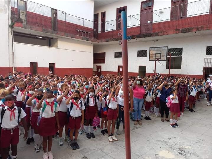 KeniaMa61198723's tweet photo. Así amanece hoy mi Cuba bella,con los estudiantes entrando a sus escuelas,contento por comenzar el nuevo curso escolar, 2021-2022.
Bmc,Joyabaj, Quiche, Guatemala #conquistando el futuro
#CubaEduca @MarihetaR @MedicaQuiche @CubaEmbaGuatem @MarioJesusMach1 https://t.co/0gA4CPVvXx