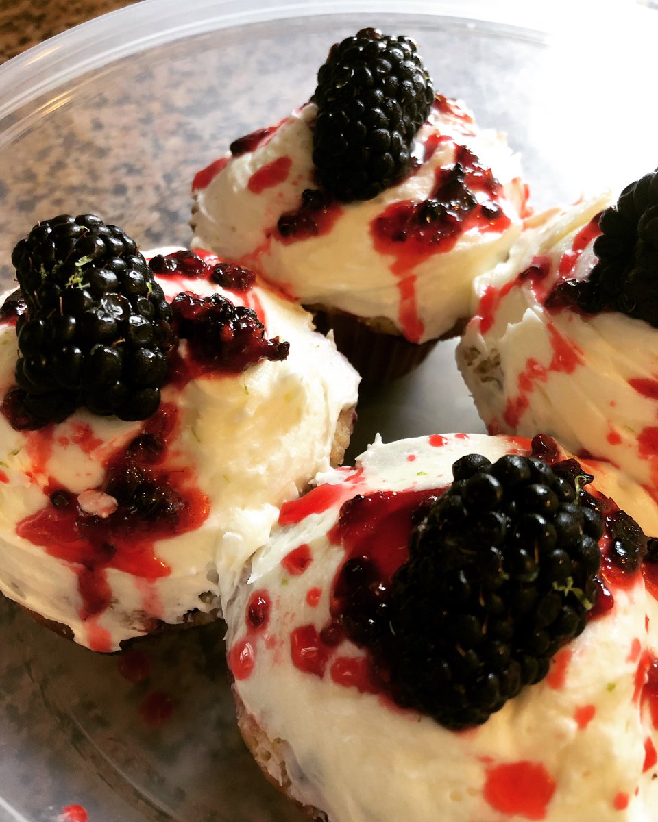 I wasn’t TRYING to make these blackberry cupcakes look gruesome but hey nothing wrong with rushing the Halloween season?