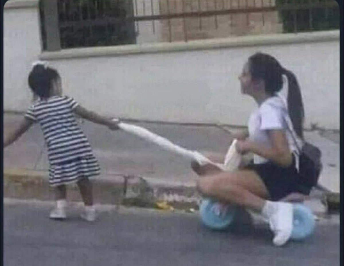 sweet_novacanee's tweet photo. Nobody :

Me as a aunt : https://t.co/7FMFIWsHiF