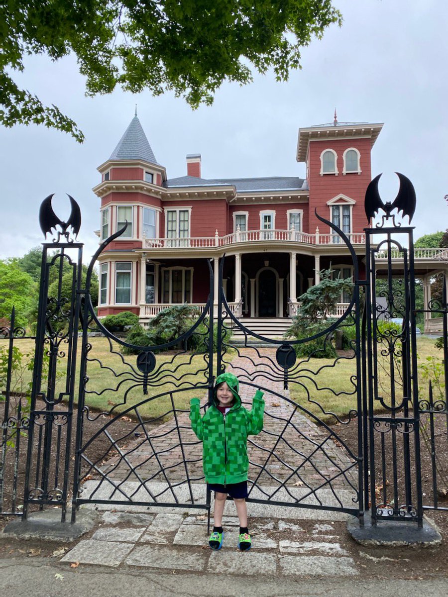 BayouChronicles's tweet photo. My kiddo visited the home of @StephenKing this summer on his way to Canada with his grandparents. He knows it’s mommy’s favorite author. Such a cool memory for him to look back at. He now says we need the same gate for our house. -Bethany https://t.co/I03HGw893j