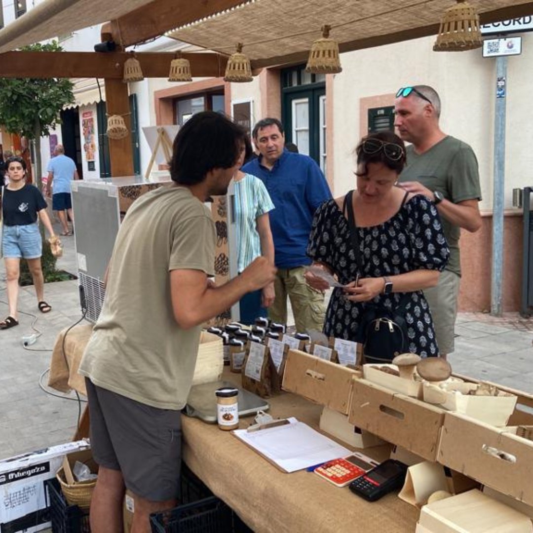 boletsdemenorca's tweet photo. 🏠MERCATS DE NIT 2022

🌙Las noches de verano son noches de producto local

🍄Encuéntranos en
📍Fornells. Lunes a partir de las 18.00
📍Es Mercadal. Jueves a partir de las 19.00
📅Hasta finales de Septiembre

#boletsdemenorca #bolets #setas #productolocal #productodemenorca https://t.co/6BezFSWTQE