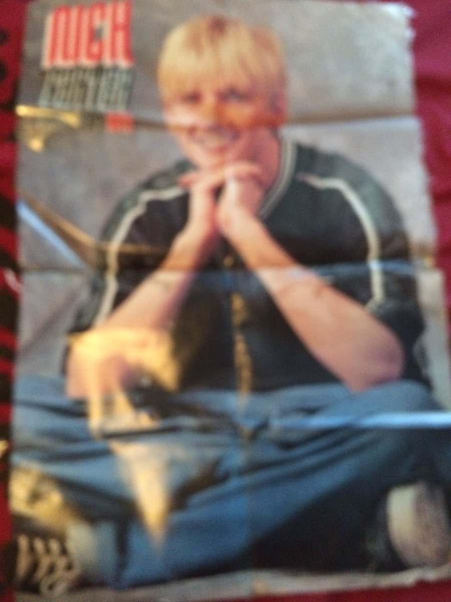 MCGagnon13's tweet photo. do some cleaning in my memory boxes from my teenage years and find other posters I couldn't go to MTL but no big deal I'm happy to have kept a good part of my BSB collection🥰😊 #BSB #BSB4ever @backstreetboys @bsbsquadbr https://t.co/5qXe3KUS9l