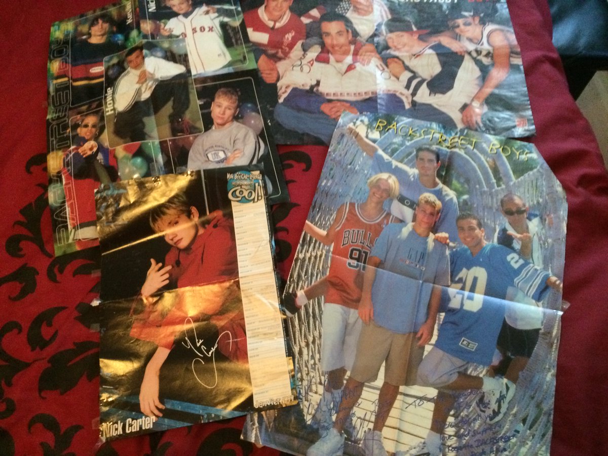 MCGagnon13's tweet photo. do some cleaning in my memory boxes from my teenage years and find other posters I couldn't go to MTL but no big deal I'm happy to have kept a good part of my BSB collection🥰😊 #BSB #BSB4ever @backstreetboys @bsbsquadbr https://t.co/5qXe3KUS9l