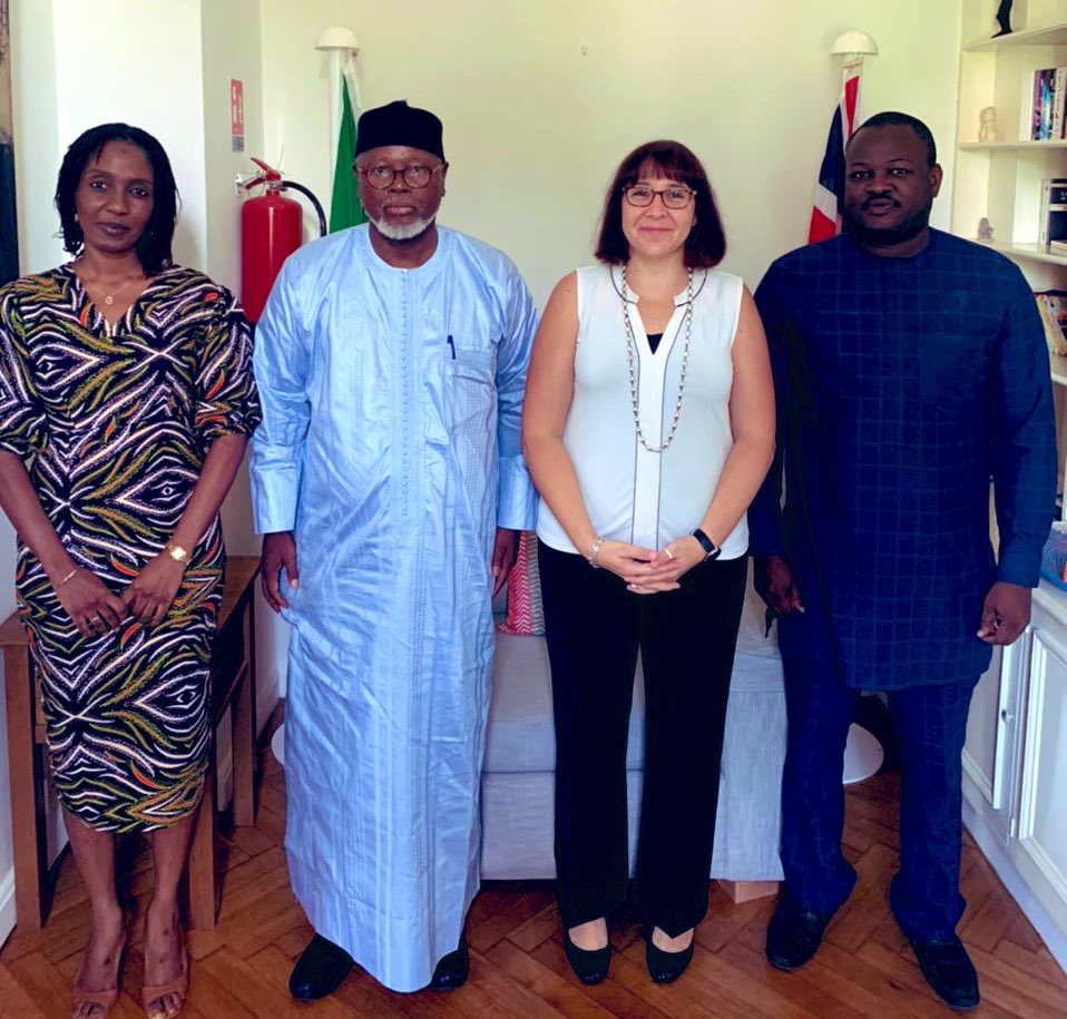 juliettejohn's tweet photo. Un vrai plaisir et un honneur de rencontrer @aliounetine16 @salimatasy7 @MboupNgouda aujourdโhui du centre @afrikajom!
Jโai appris beaucoup de choses sur la riche et longue histoire des droits de lโhomme au Sรฉnรฉgal. #jerejef #kebetu https://t.co/I9UJheNeUo