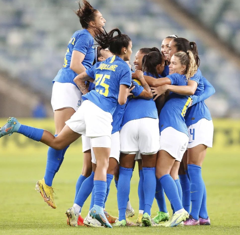 centralantonia's tweet photo. Respeita o Brasaaaa🤪❤️🇧🇷🔥
•@selecaofeminina @antoniasilvaa
•
•
📸 Rafael Ribeiro/CBF
•
•
#GuerreirasdoBrasil #antoniasilva #futebolfeminino #SelecaoFeminina #SelecaoBrasileira #futebolbrasileiro #futebolnasportv https://t.co/pJAxX6Z1k5