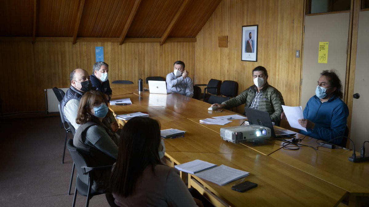 sagchile's tweet photo. Con el objetivo de analizar propuestas de modificación para nueva ley, revisar presupuesto vigente y acreditación de operadores, se reunió el comité #SIRSD-S, presidido por el Seremi de Agricultura #Aysén y con la participación de @sagchile y equipos @MinagriAysen. https://t.co/3V3Cy5U5HV