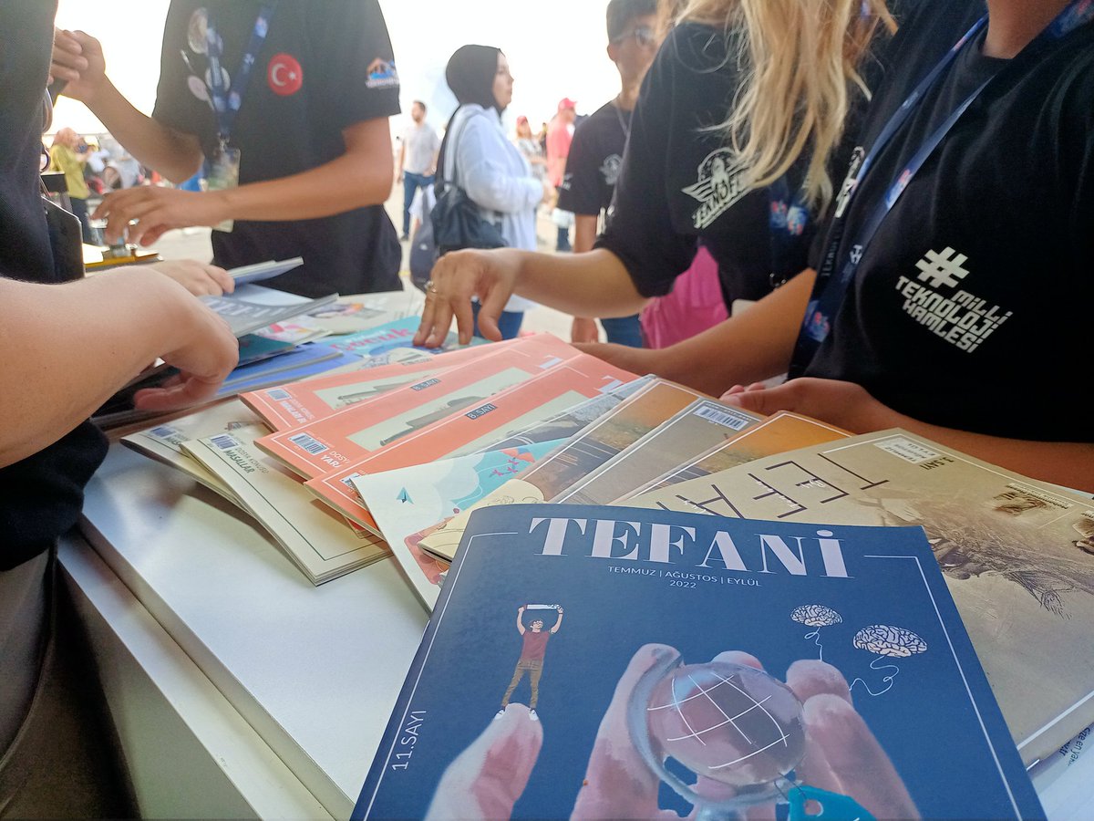 tefanidergi's tweet photo. Gençliğin/Gençlerin Dergisi Tefani Dergi, Teknofest Karadeniz'de idi! 

#tefanidergi #teknofest2022 @gencliksporbak @gsb_eak @GSBgenclik https://t.co/AhKw4tgrhC