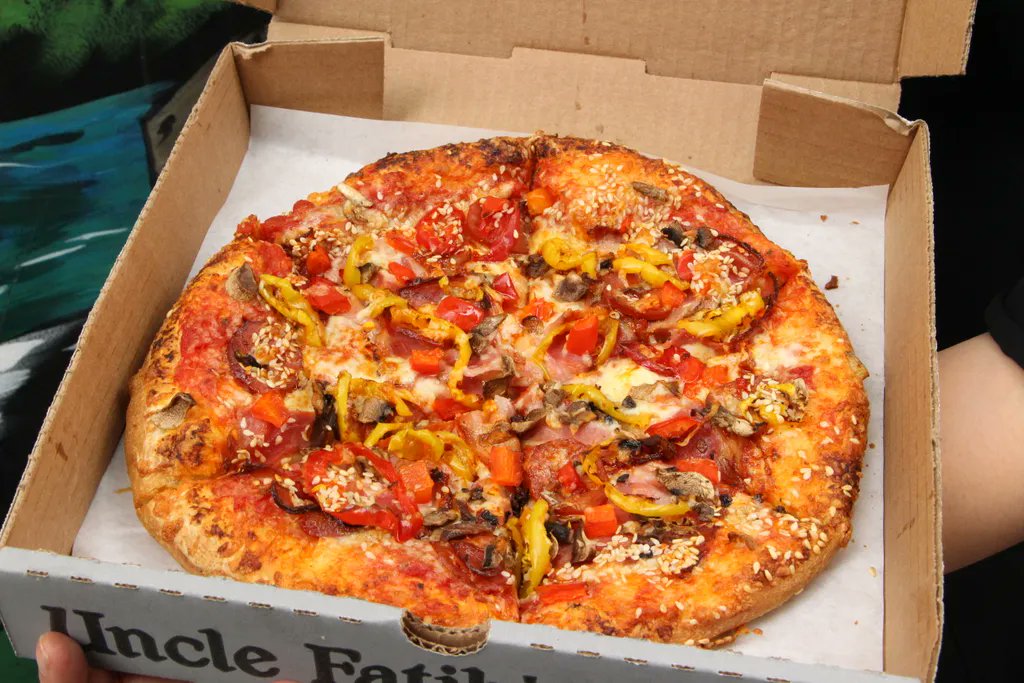 Happy Labour Day! We hope everyone has had an amazing long weekend filled with sun, relaxation and pizza! 

#labourday #localflavor #pizzadate #pizzashop