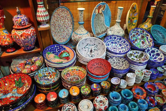 Raghav8171's tweet photo. The Grand Bazaar sell everything from traditional handicrafts to modern electronics and offer haggling for customers to get the best deals.

#grandbazaar #istanbul #turkey #turkeytourism #traditionalhandicraft https://t.co/aqVZTmRj3y