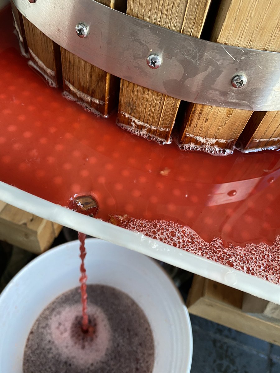 CiderFire's tweet photo. Don’t forget about our famous #SmackUrLips early summer #Sweetcider Look at that colour! 100% pure apples! Notes that taste like lemonade! https://t.co/6Nks6ZUiTJ