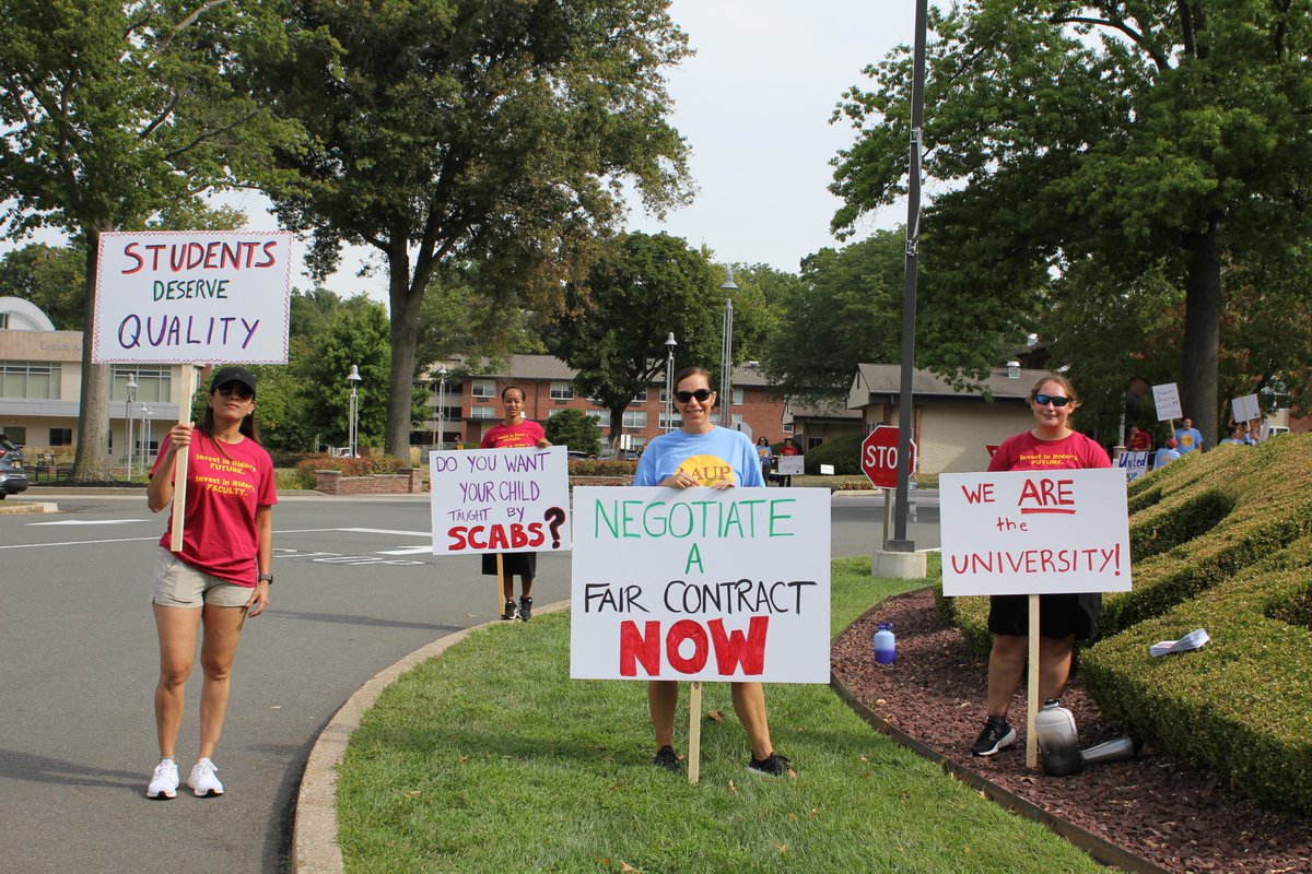 RIDER_AAUP's tweet photo. Day 2 of picketing at #RiderUniversity. Thank you to the many students who joined in to support the faculty and staff! #AAUP #AFT https://t.co/RWfIaZ8kIT