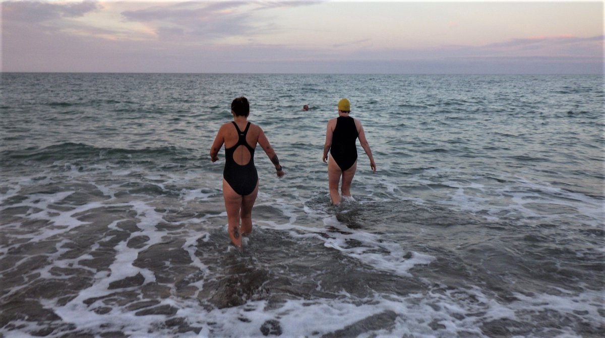 Ravilious's tweet photo. After the overnight light show @purplepuffin @PirateSuJa #Seaford #Newhaven #SeaSwimming #OpenWater #EarlySwim https://t.co/B9qxQXuA7b
