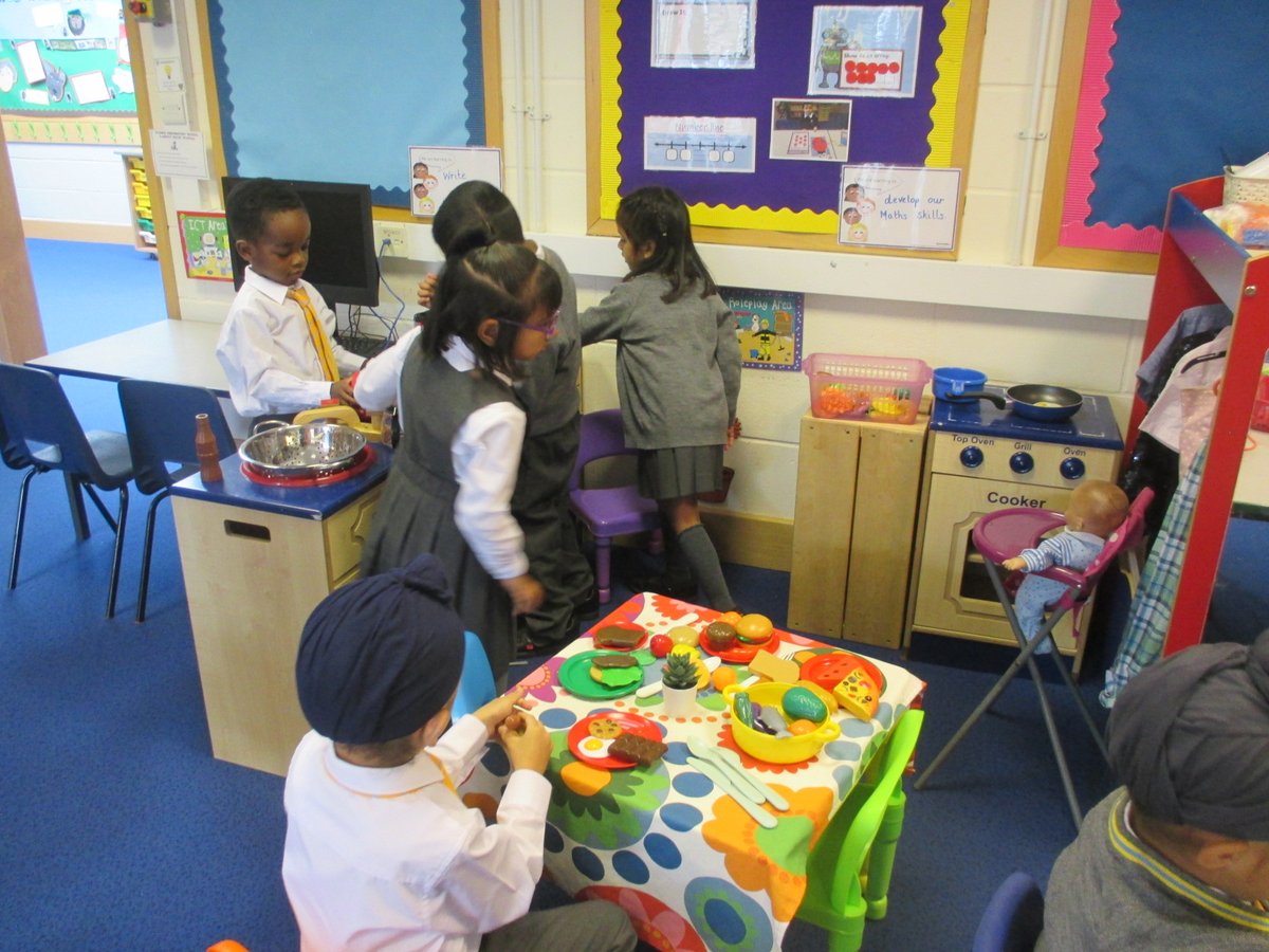 StainesPrepRec's tweet photo. What a fabulous start to the term for our new @StainesPrepReception pupils. They had lots of fun exploring activities in their new classrooms and getting to know their new friends and teachers. https://t.co/EDCq0GhcI5