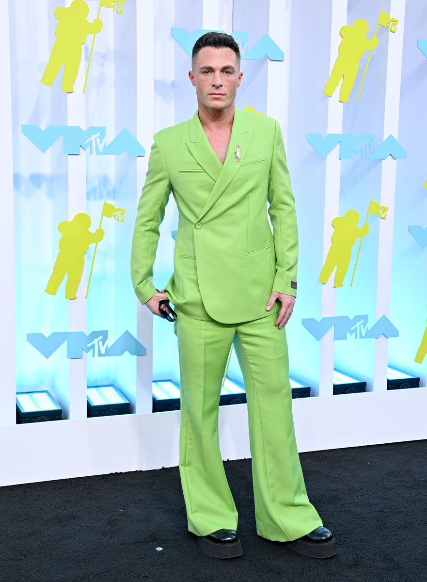 Dior's tweet photo. Actor @ColtonLHaynes literally illuminated the @MTV VMA 2022 red carpet in this electrifying green suit from the Cactus Jack Dior capsule by Kim Jones. Complete with a gold brooch and slim shades, this look was worthy of an award itself.
#StarsinDior #MTVVMAs https://t.co/79MPKUzute