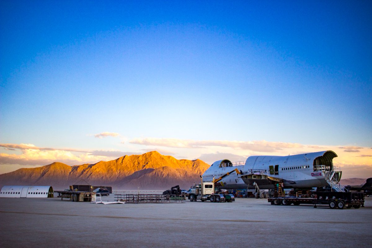 MrArash's tweet photo. Today we're breaking down the last of our camps and art so we can trek back to the world (what we refer to is as the Default World). We'll sit in a few hours of exodus traffic as thousands get on a single road highway. It is strangely therapeutic. #burningman2022 #offgridhome https://t.co/CWHpHU14oU