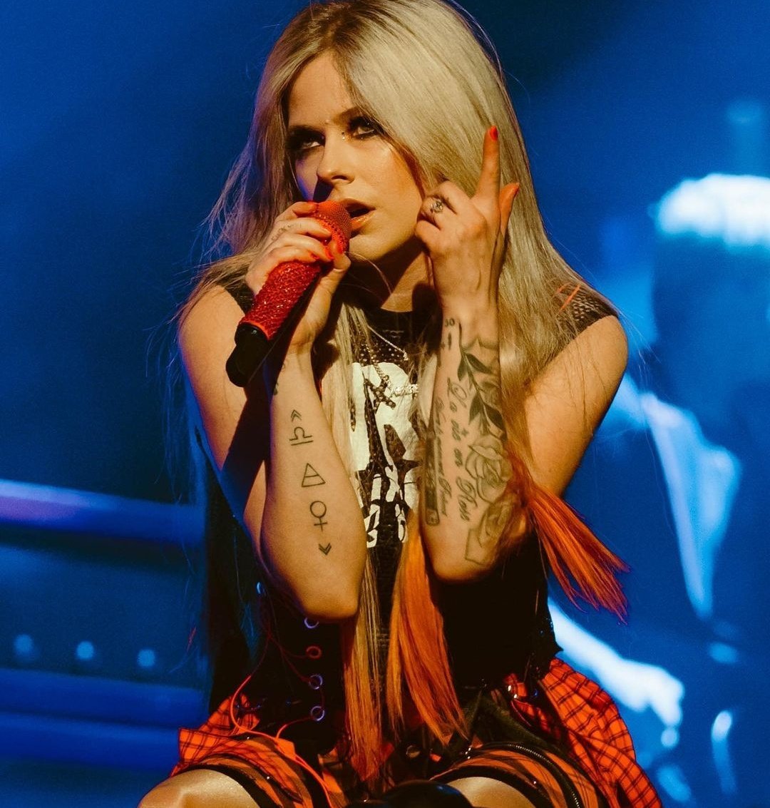 AvrilNewsFans's tweet photo. 📲 |.@daylimns will be opening up for Avril Lavigne on the "Love Sux, Tour in Brasil", This Wednesday September 7!! #LoveSuxTourBrasil https://t.co/gF4lUGtnFA