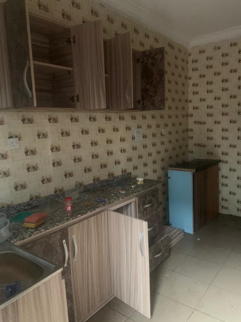 ExclusiveWorld8's tweet photo. Neatly used and standard 3bed room flat all rooms en-suite with guest toilet
Contact me on 08134727517 #BBNaija #The15thHeadies #PalmPayAnniversary #gistlovers #Goodbye #Hermes https://t.co/CLatypuwMW