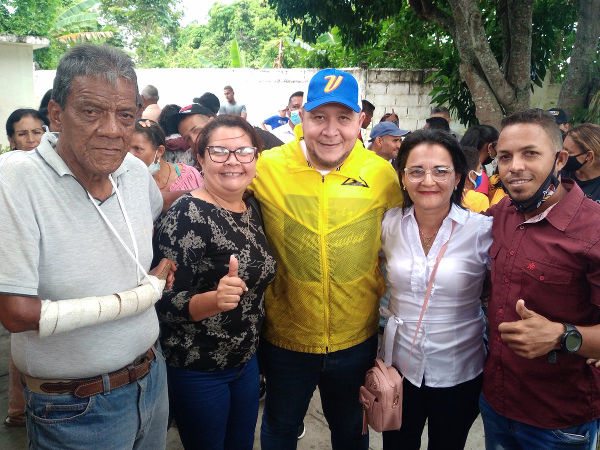 LelibethLiscano's tweet photo. Hoy #05Sep parte del equipo regional de @AvanzadaY acompañamos a nuestros amigos de @Pr1meroVE en Yaracuy en la celebración de su 2° Aniversario.
Felicitaciones a la dirigencia regional #PV
@MiguelPonentep 
@LuisParraVe 
@luisromeroc https://t.co/e25J6bSedO