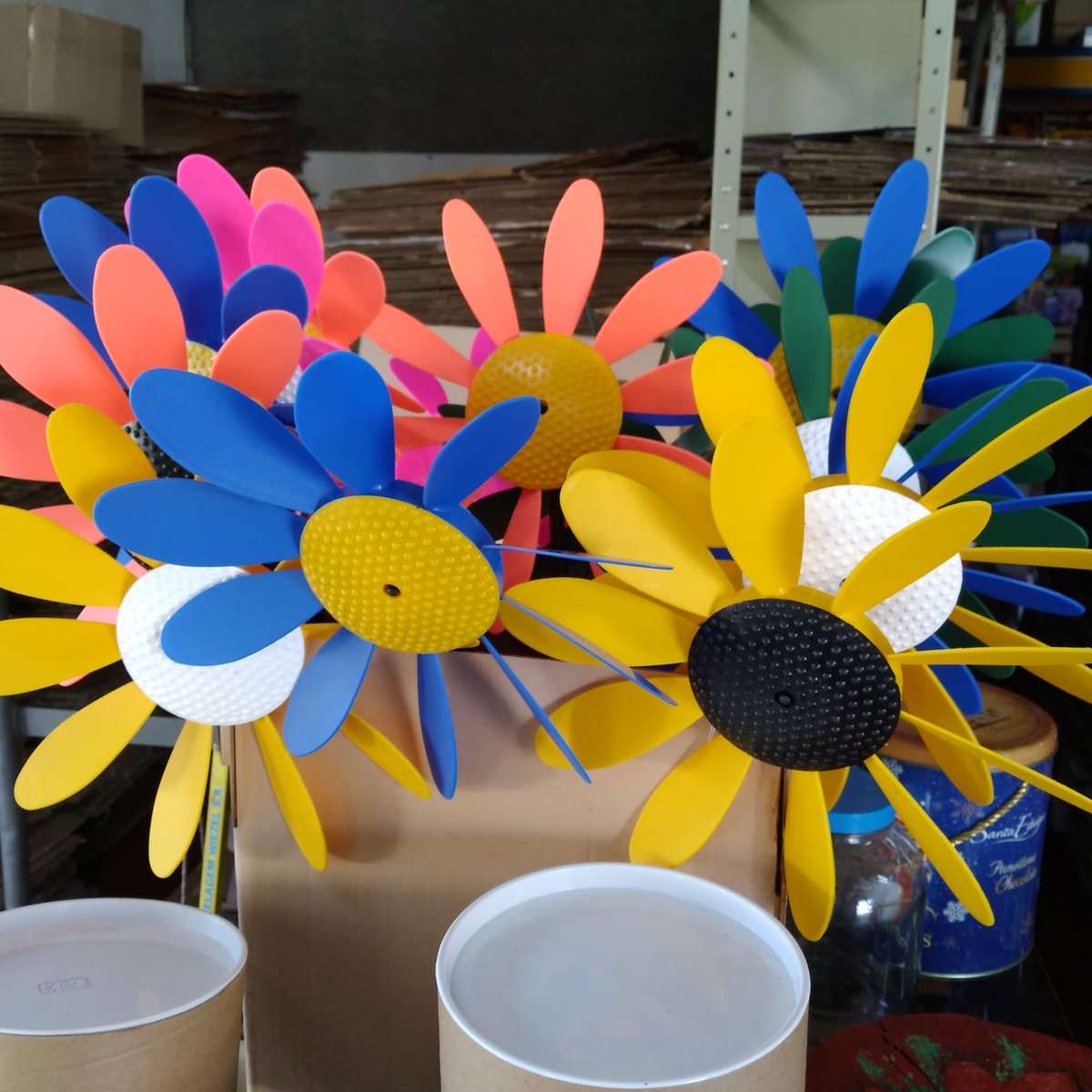 salvarvores's tweet photo. orquídeas: Cata-ventos diversas cores 19 9 8407-3337 https://t.co/pczRr3EpHn 
 cata vento, cata-ventos, cata-ventos diversas cores, cores, diversas https://t.co/elLadukOJM