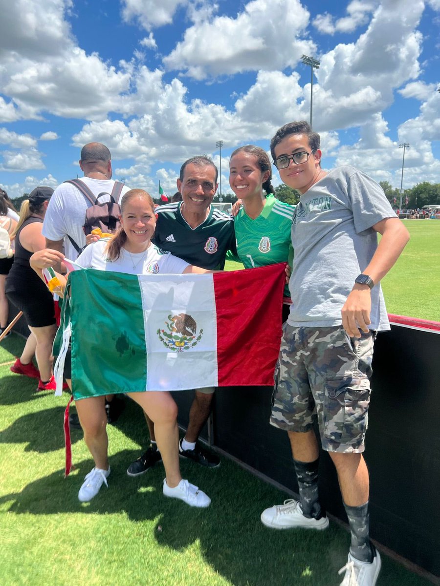 Estamos muy orgullosos de nuestra alumna Cami, quien participó como capitana de selección obteniendo el tercer lugar en el torneo CONCACAF en Tampa, Florida 🏆

¡Muchas felicidades! 👏🏼👏🏼

#colegiosubiré #concacaf #concacafchampionsleague #winner