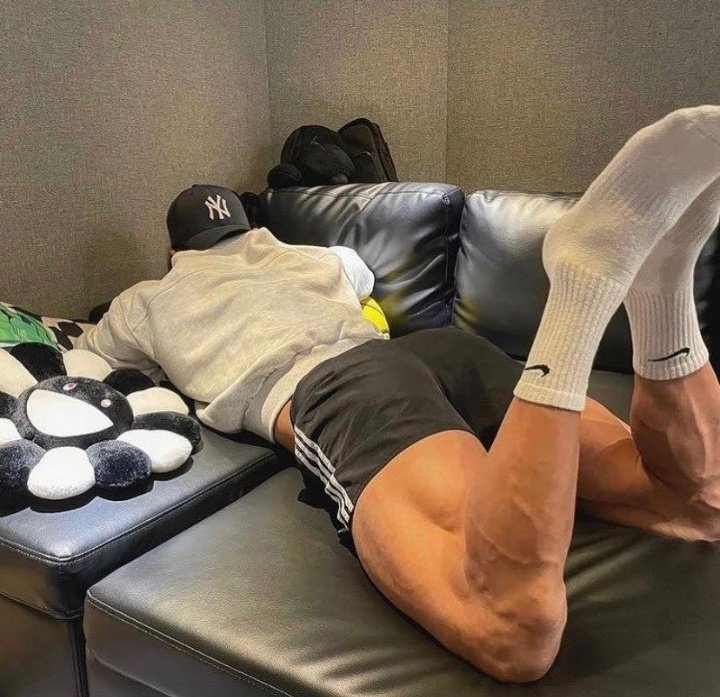artxual's tweet photo. erkek poposu >> https://t.co/BEo99yNqgV