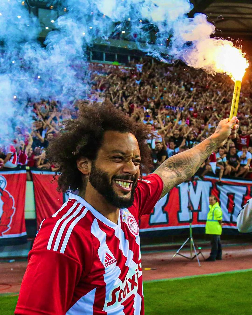 AdriRM33's tweet photo. Mucha suerte Marcelo en esta nueva etapa.

¡LEYENDA! 🙌🤍 https://t.co/t01nSEjJET
