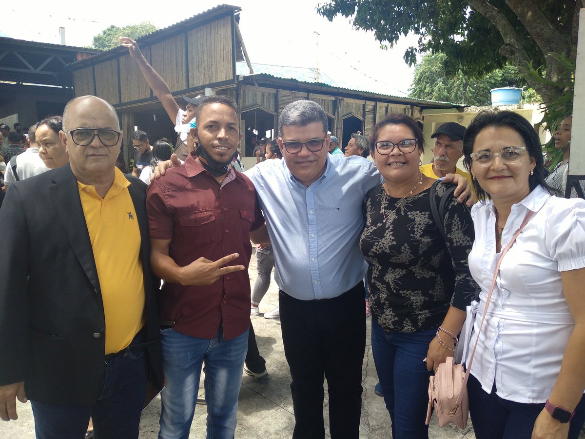 LelibethLiscano's tweet photo. Hoy #05Sep parte del equipo regional de @AvanzadaY acompañamos a nuestros amigos de @Pr1meroVE en Yaracuy en la celebración de su 2° Aniversario.
Felicitaciones a la dirigencia regional #PV
@MiguelPonentep 
@LuisParraVe 
@luisromeroc https://t.co/e25J6bSedO