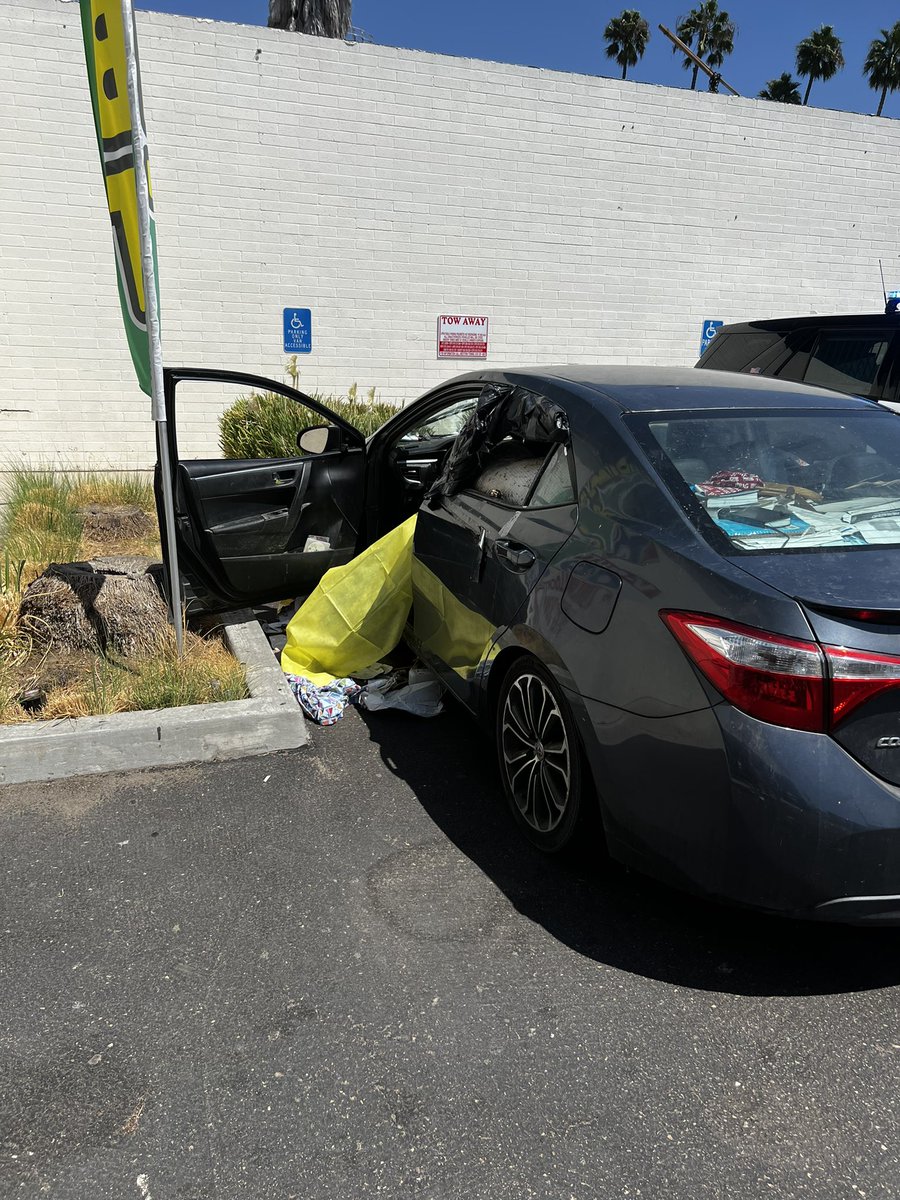 amie_zamudio's tweet photo. @debbie858 @HomelessnessSD @MayorToddGloria Apparently a #seniorcitizen thought to be natural causes. PERT is here too. May also be a vehicle dweller. 💔 https://t.co/Okctm0Sg7c