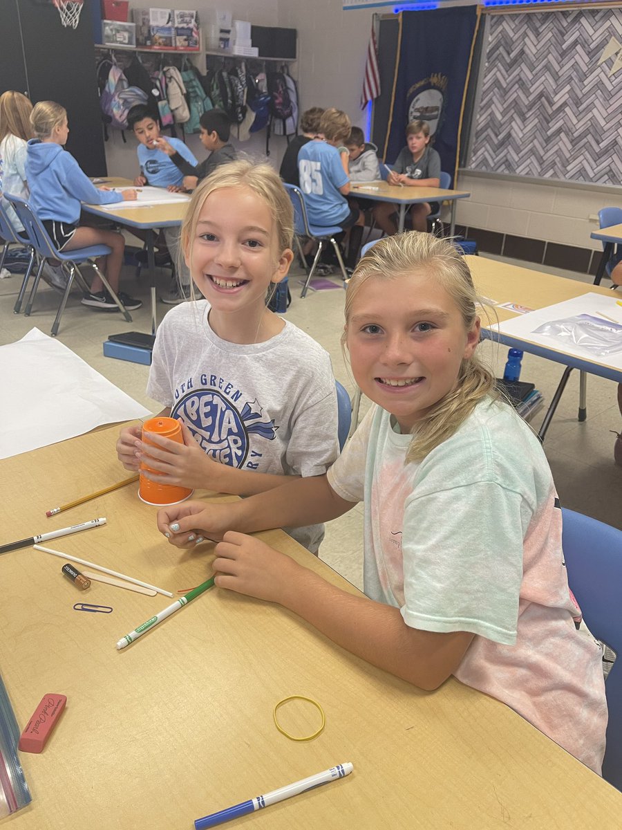 SouthGreenElem's tweet photo. Our 5th grade students use the engineering and design process to build robots that can create art on its own. #findingourgift #seekgrowexpress #growingandlearningtogether https://t.co/eUkNFs9IZm