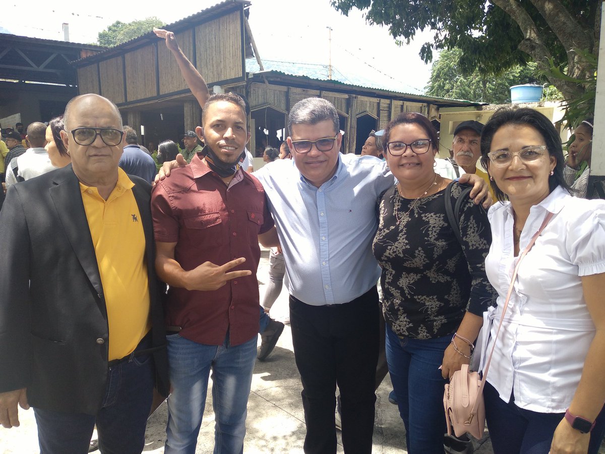 LelibethLiscano's tweet photo. Hoy #05Sep parte del equipo regional de @AvanzadaY acompañamos a nuestros amigos de @Pr1meroVE en Yaracuy en la celebración de su 2° Aniversario.
Felicitaciones a la dirigencia regional #PV
@MiguelPonentep 
@LuisParraVe 
@luisromeroc https://t.co/e25J6bSedO