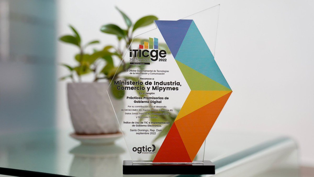 itobisono's tweet photo. Felicito a nuestro #TeamMICM que desarrolló las plataformas Datacomex-RD, Precios Justos, Industrias RD, Datos Zonas Francas, Chequeo Digital y Directorio Creativo, que facilitan el acceso de los ciudadanos a datos de interés del comercio, la industria y las mipymes. ¡Seguimos!💪 https://t.co/8u5bPhuvtO