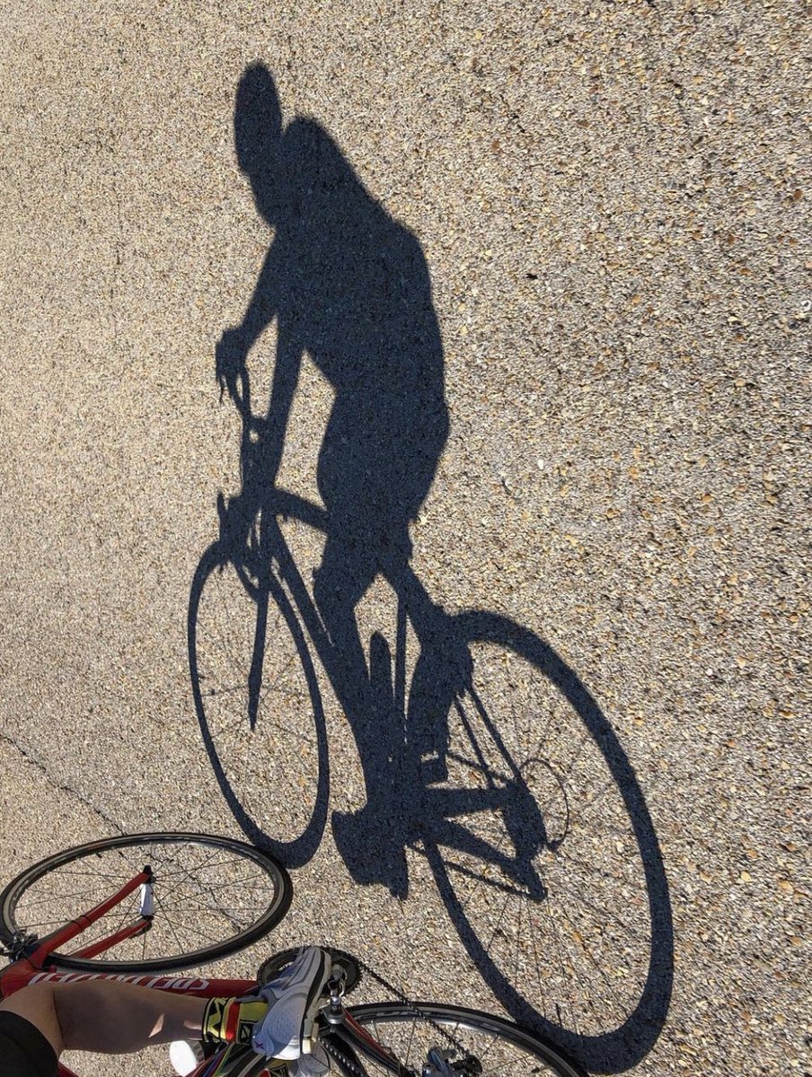 Otin5N's tweet photo. Qué sería de la bicicleta sin sus círculos.
#36de52 #circulo @mongeleon https://t.co/UUbu7ZrDkQ