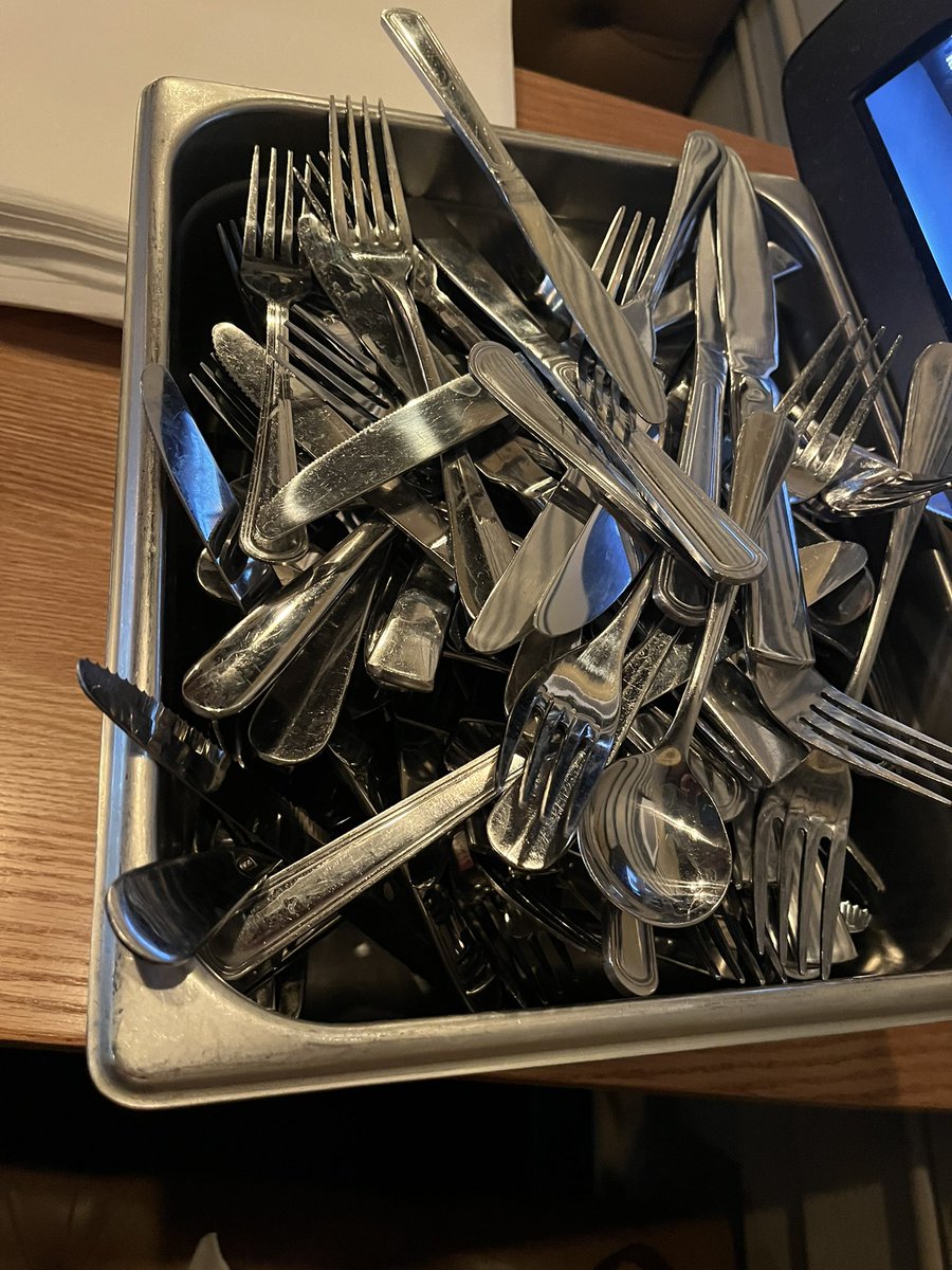 C4RL4DF's tweet image. love being greeted by this when walking into work 🥰🥺✨