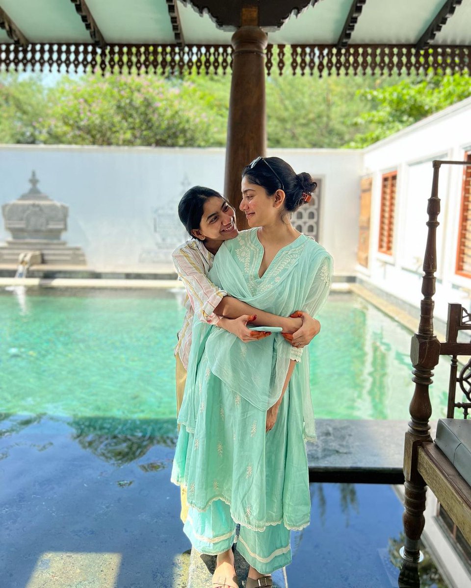 Me_Anudeepr's tweet photo. Bangaru Thalli @Sai_Pallavi92 ❤ Thank U So Much For These Beautiful Adorable Pictures Maa 😊😍🙈 Seeing That Purest Smile is Enough For Us Ur Smile Is Our Happiness Ma'am. Feels Like Our Family. We Respect N Love U Unconditionally Forever Maa Bangaru 😢 God Bless Our Family 🙏❤ https://t.co/dVPDwRn1DK