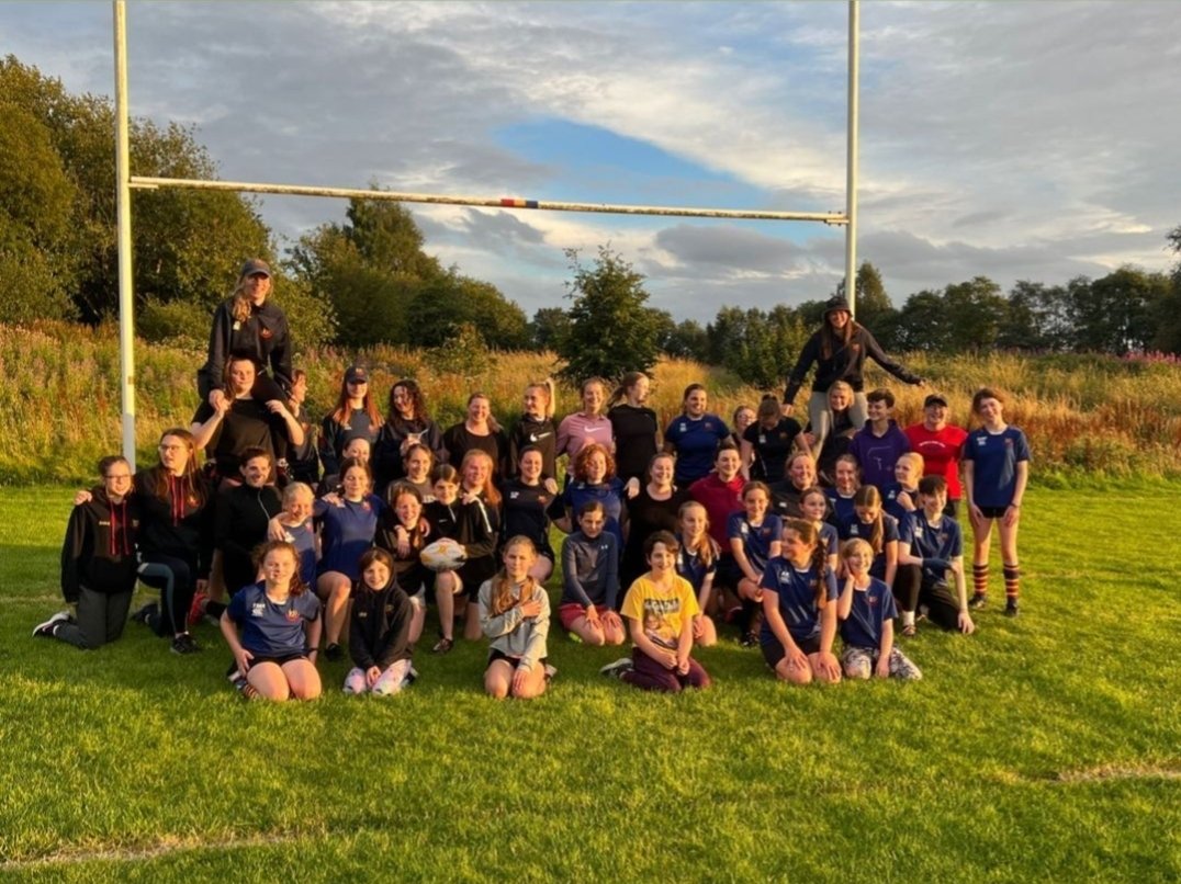 KatelynYpsp's tweet photo. A2. Theres the obvious benefits that being active has on your body and mental health but a massive benefit is the bonds you form. It can be like joining a mini/large family and thats what I love ❤ #SportHour https://t.co/OhqZXno0Ih