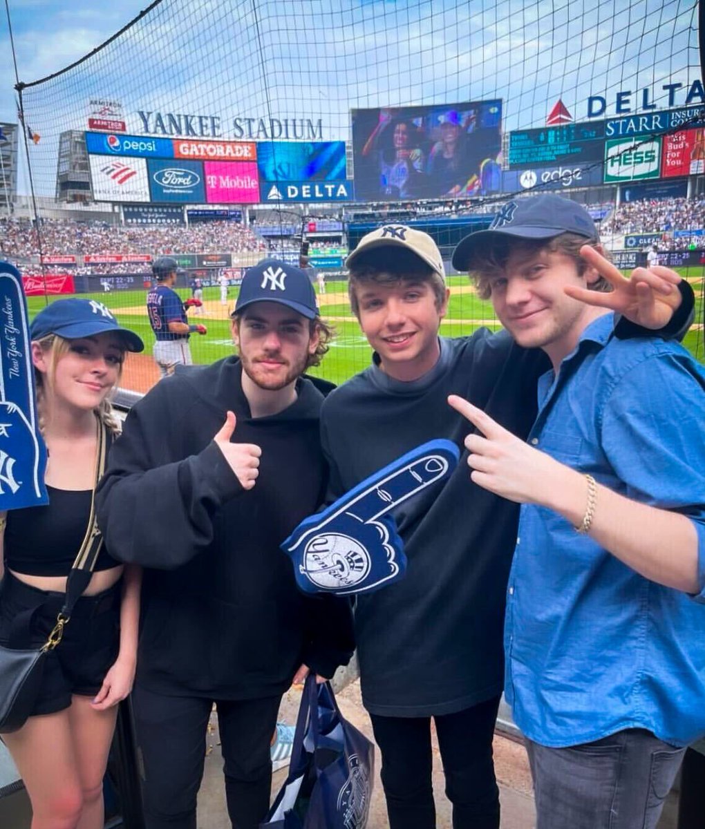 Yankees's tweet photo. Thanks for stopping by @KarlJacobs_ 👋 https://t.co/CfMEhW9Gbm