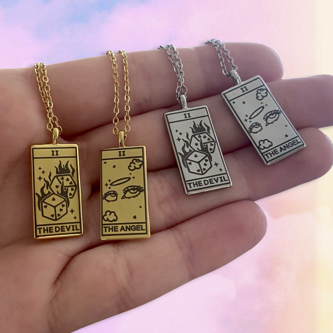 ResinRina's tweet photo. devils roll the dice… 🎲
angels roll their eyes… 👼🏼

introducing my new Cruel Summer inspired tarot card necklaces 💖🫶🏻

coming to https://t.co/eaBvpbyNAx soon ✨ https://t.co/bsso9sqAjG