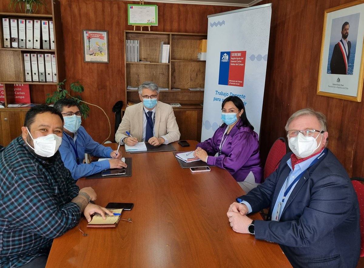 MintrabAysen's tweet photo. 📌#Hoy en reunión de Directores regionales de la cartera de Trabajo y Previsión Social, liderados por Seremi RodrigoDíaz, se realizaron coordinaciones de actividades institucionales #Septiembre #FiestasPatrias2022 #charlas #Seminario #AguinaldoIPS #capacitaciones entre otros 💪 https://t.co/0gmsGxdQG5